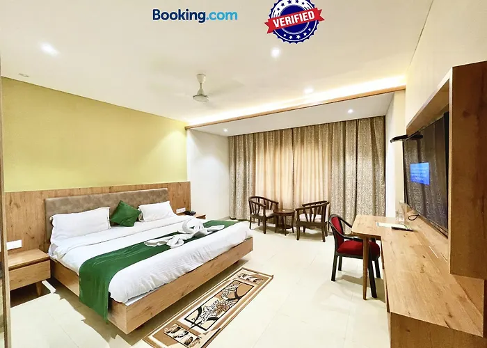 Hotel Rockbay ! Puri, Swimming Pool-Lift-And-Parking-Facility Near Sea Beach & Temple Breakfast Included