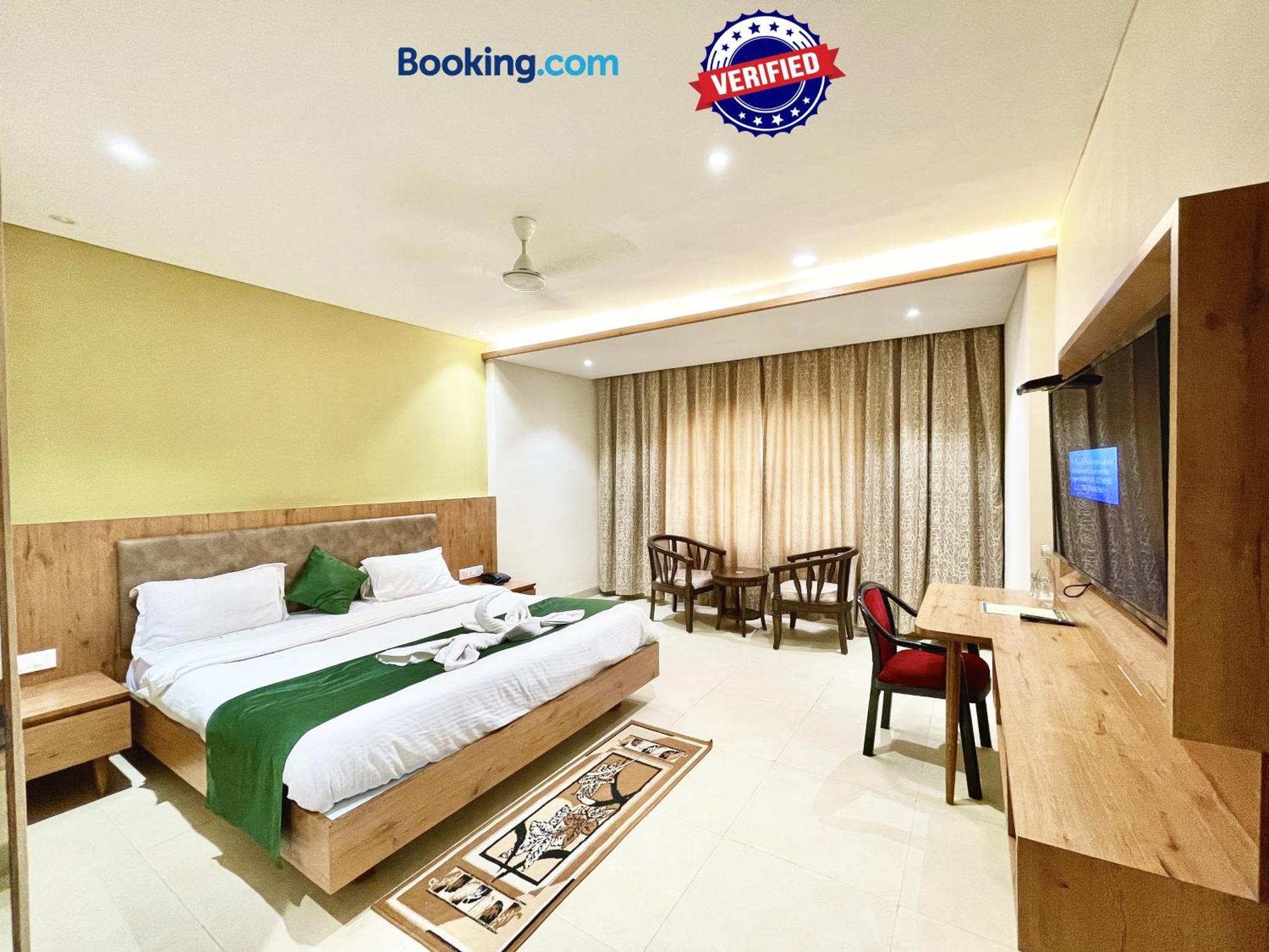 Hotel Rockbay ! Puri, Swimming Pool-lift-and-parking-facility Near Sea Beach & Temple Breakfast Included