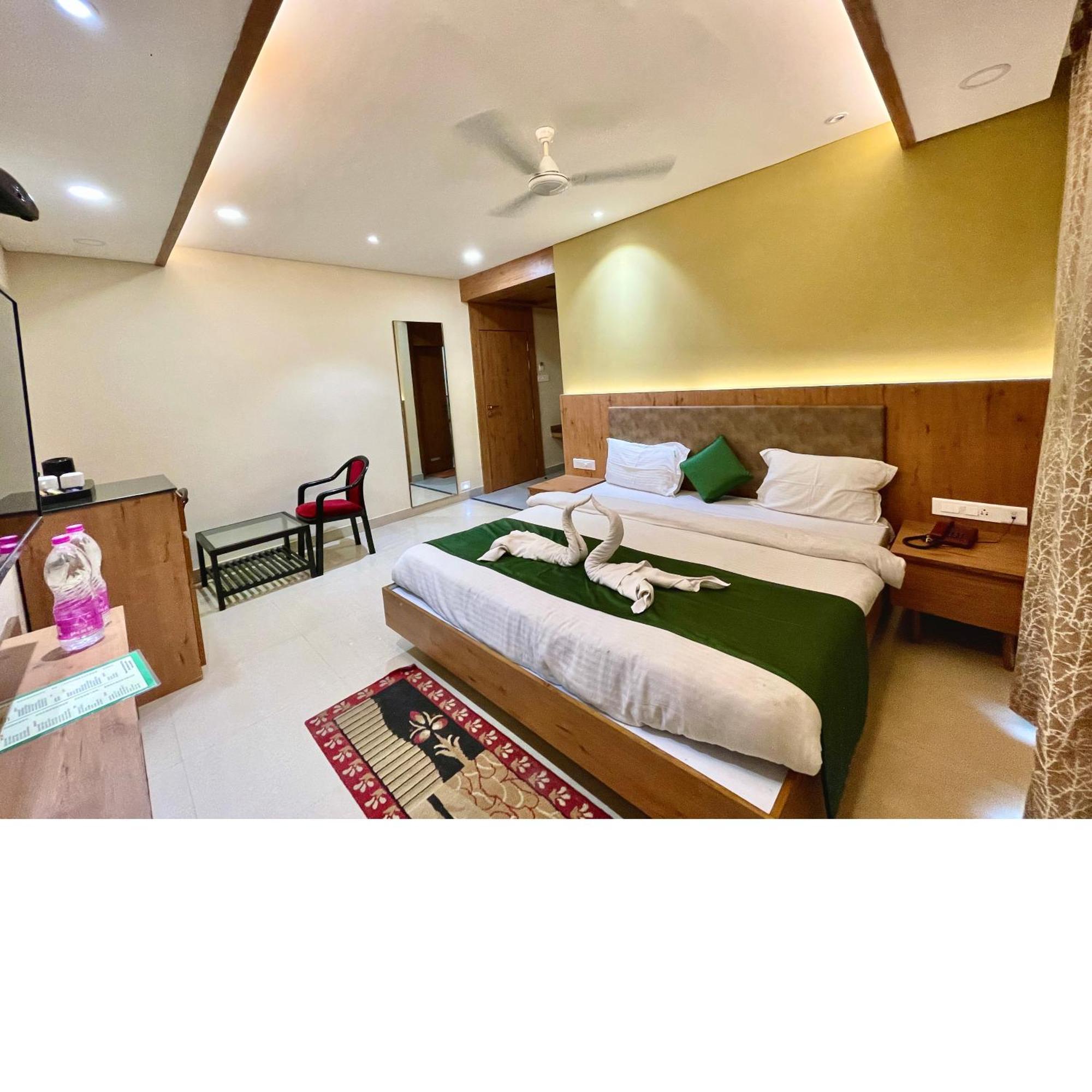 Rockbay ! Puri, Swimming Pool-lift-and-parking-facility Near Sea Beach & Temple Breakfast Included 4* Puri