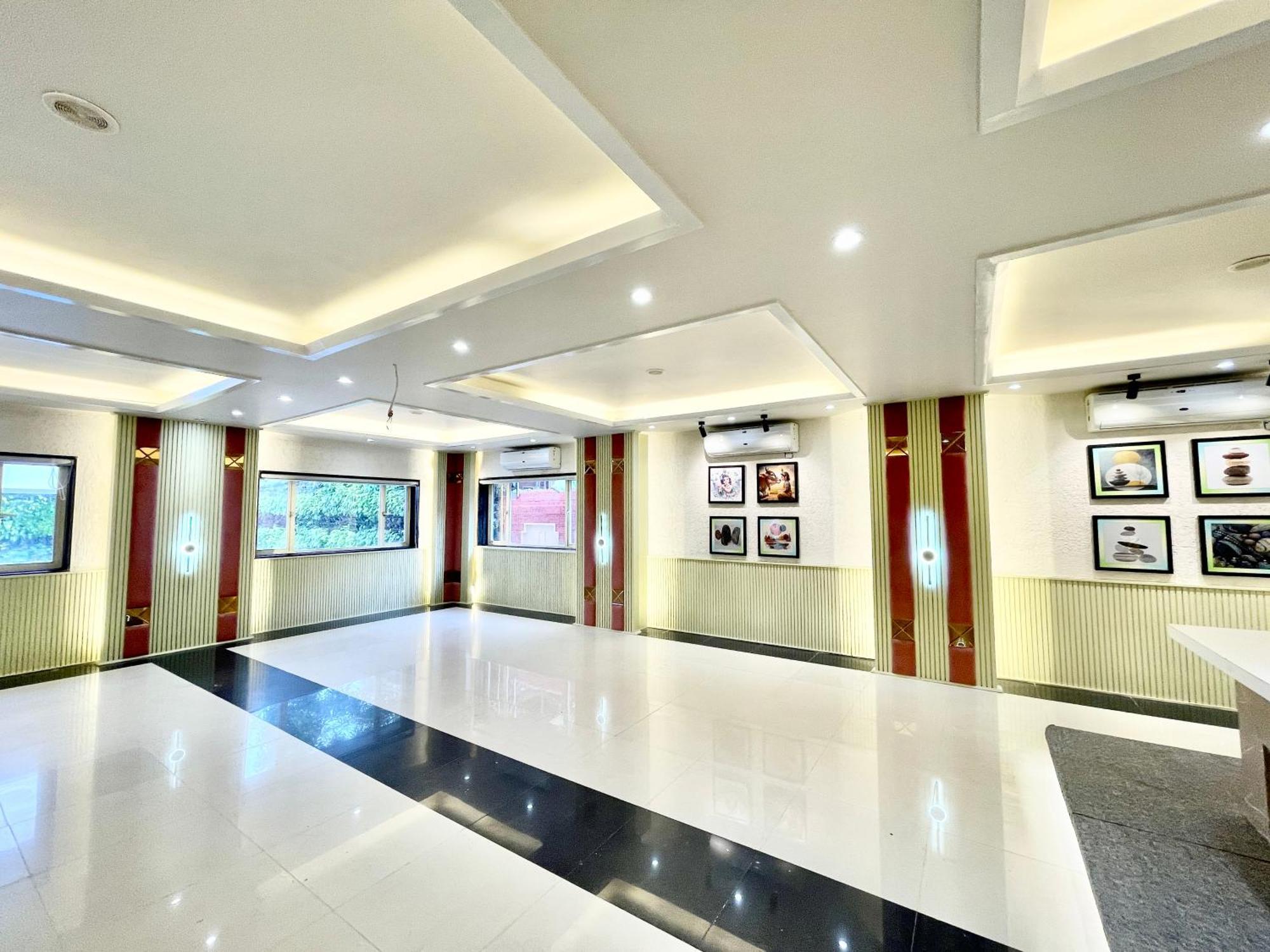 Hotel Rockbay ! Puri, Swimming Pool-lift-and-parking-facility Near Sea Beach & Temple Breakfast Included