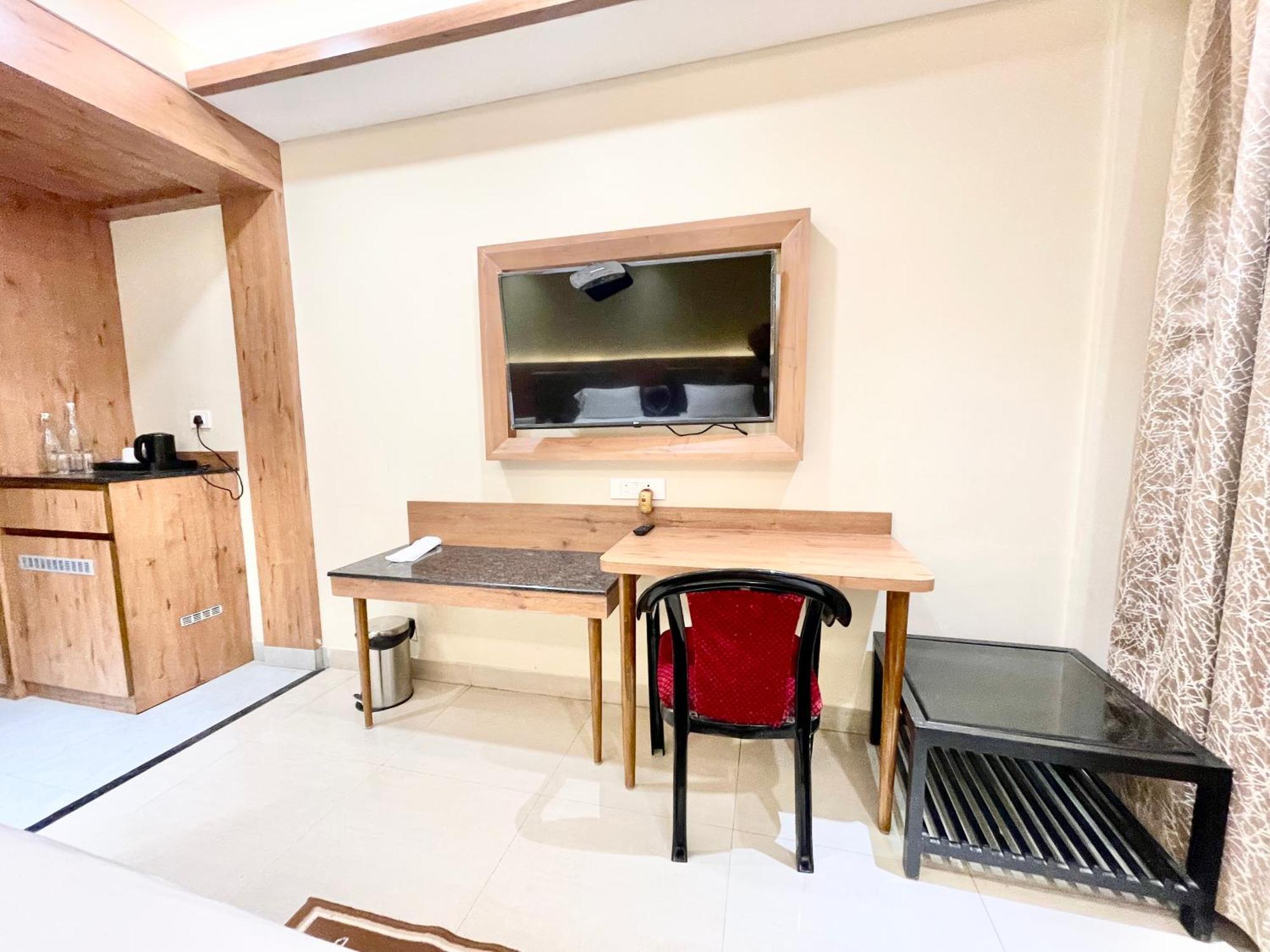 Hotel Rockbay ! Puri, Swimming Pool-lift-and-parking-facility Near Sea Beach & Temple Breakfast Included Puri